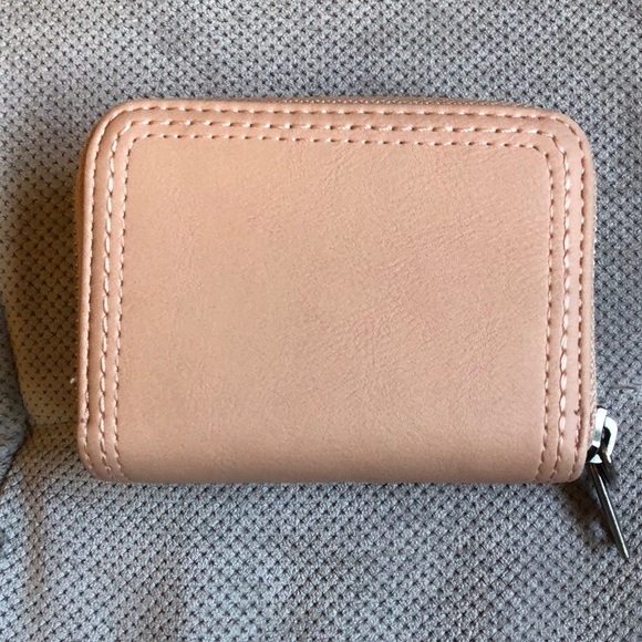 Soft Pink Universal Thread Wallet - Picture 2 of 8